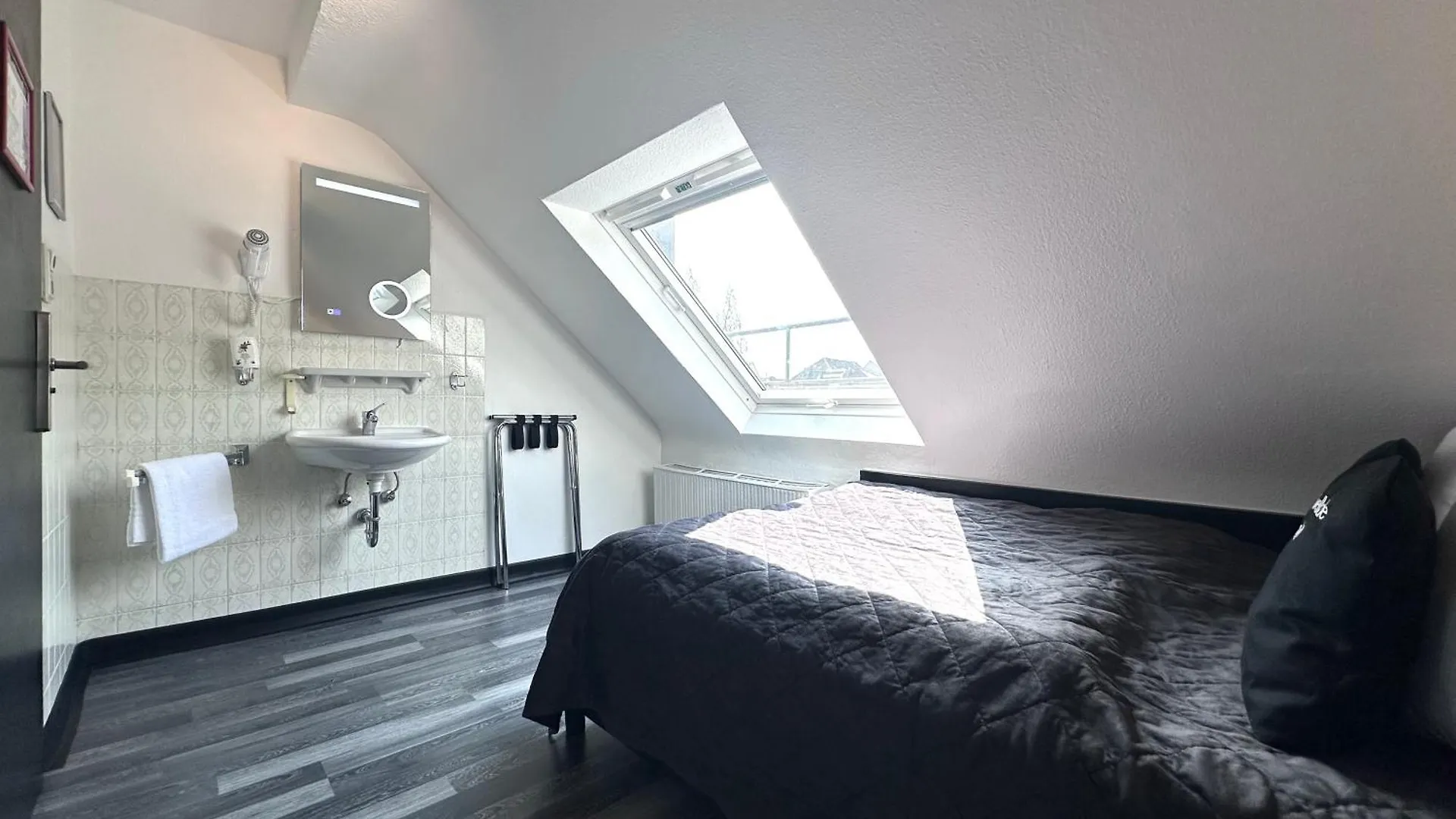 Hotel Alt Deutz City-Messe-Arena Kontaktloser Self Check-In Cologne 2*,