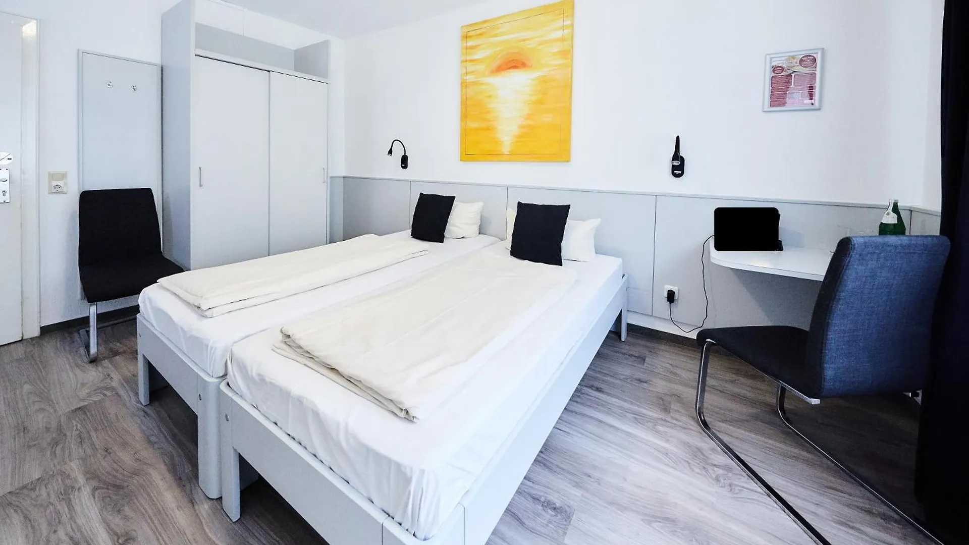 **  Hotel Alt Deutz City-Messe-Arena Kontaktloser Self Check-In Cologne Germany