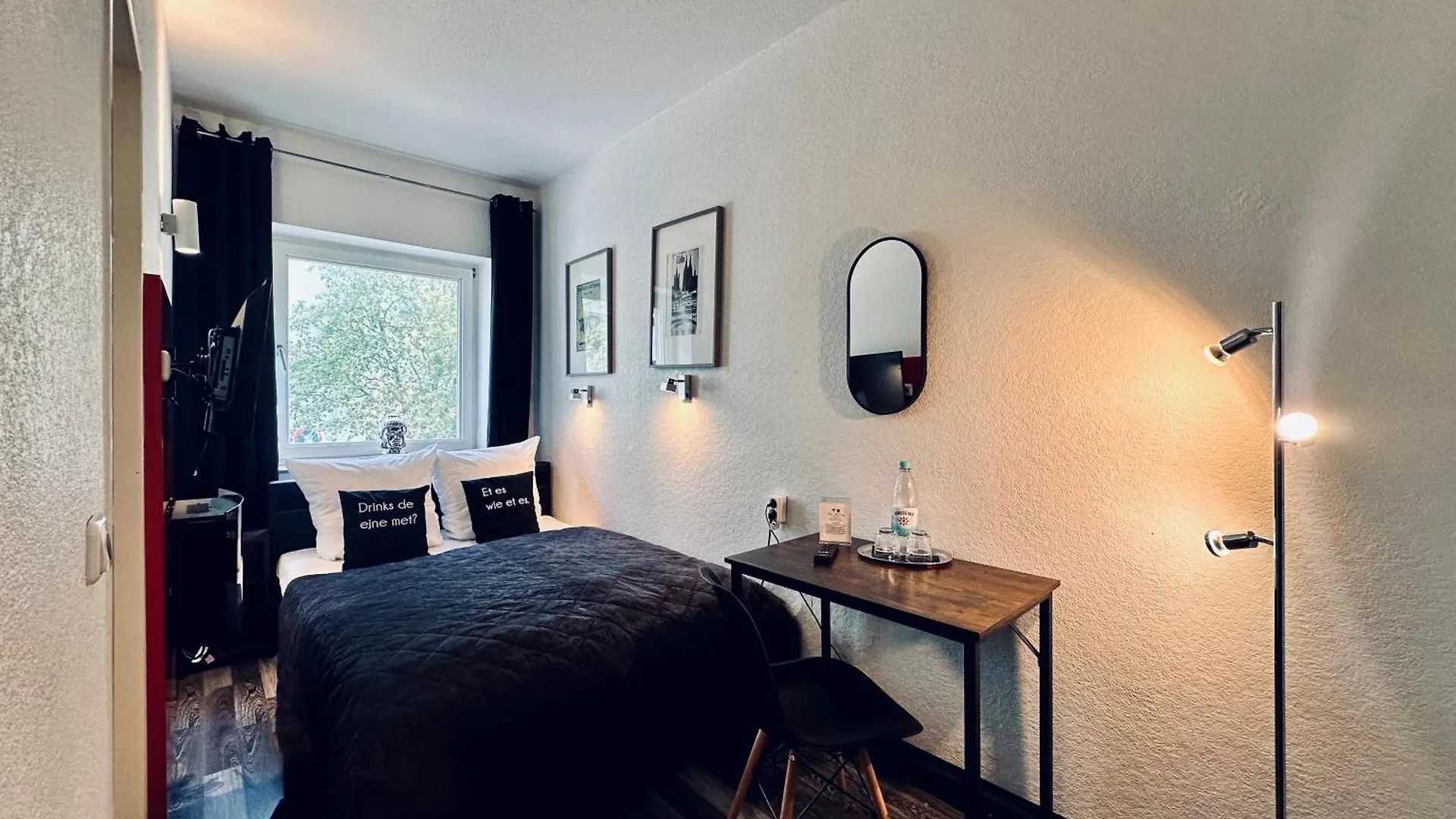 **  Hotel Alt Deutz City-Messe-Arena Kontaktloser Self Check-In Colónia Alemanha